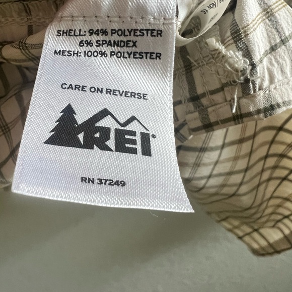 REI Men's Casual Button Down Shirt - White and Black Checkered - Picture 7 of 8